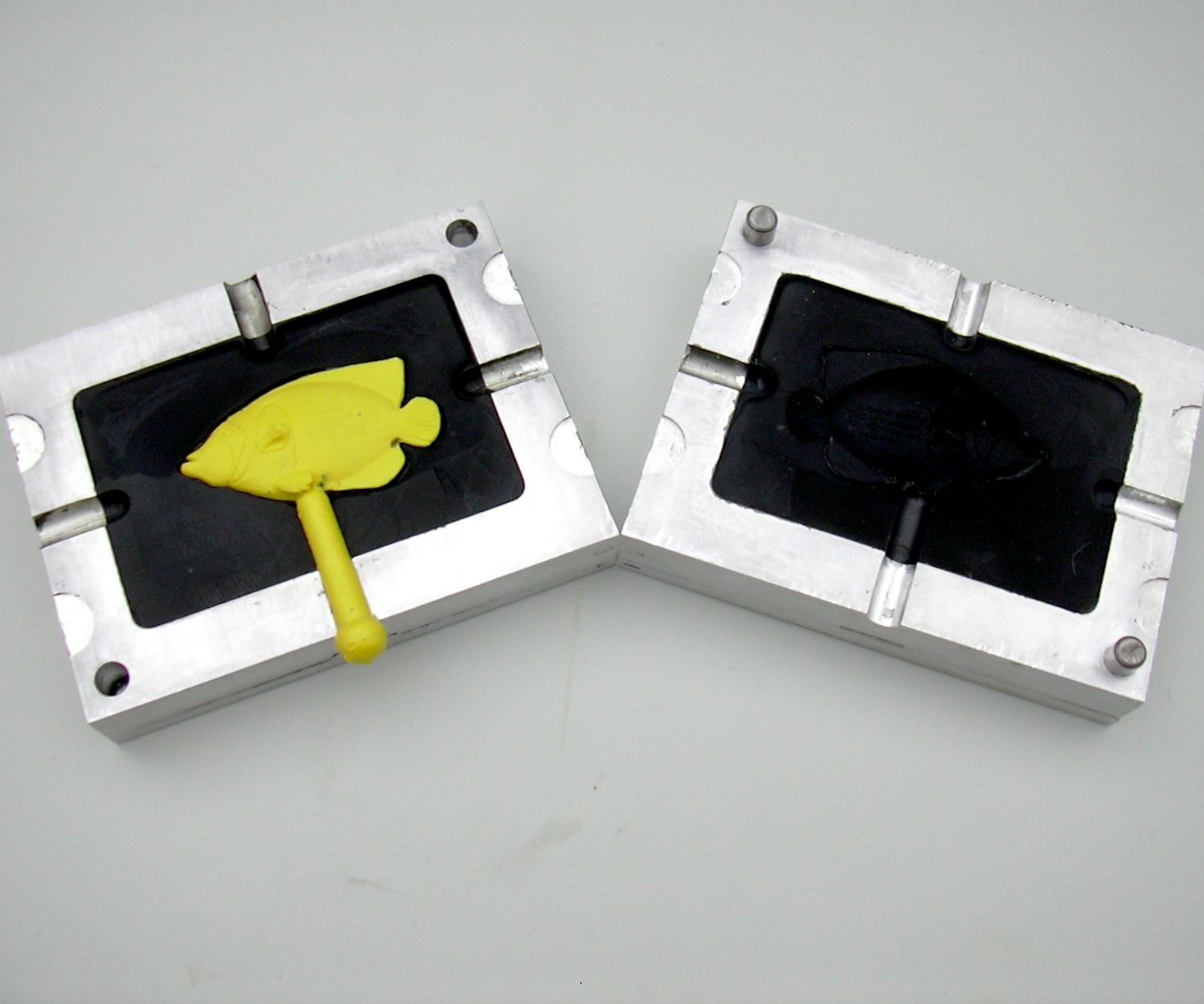 Home Plastic Injection Molding With an Epoxy Mold. : 7 ...